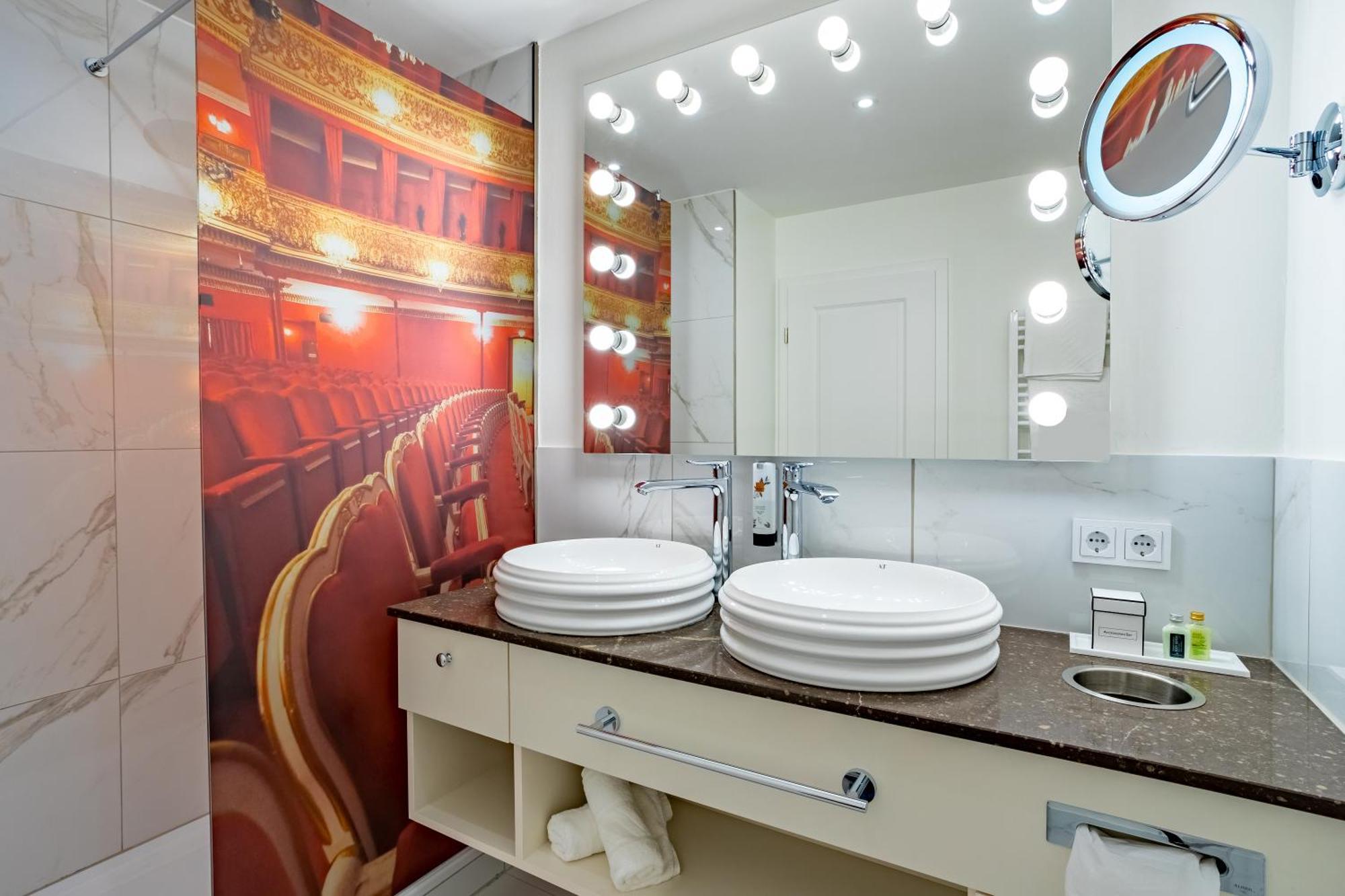 Theaterhotel & 4* Vienna
