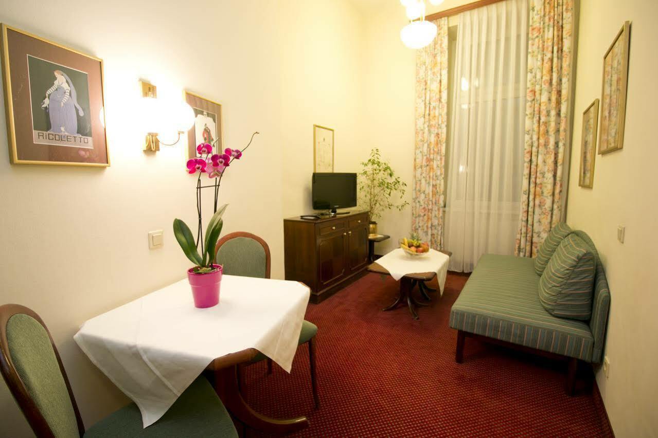 Theaterhotel & 4* Vienna
